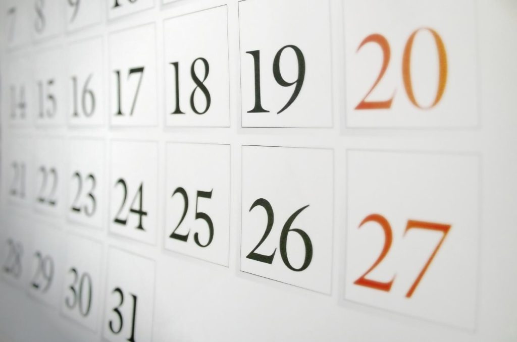 Calendar dates from monday to sunday